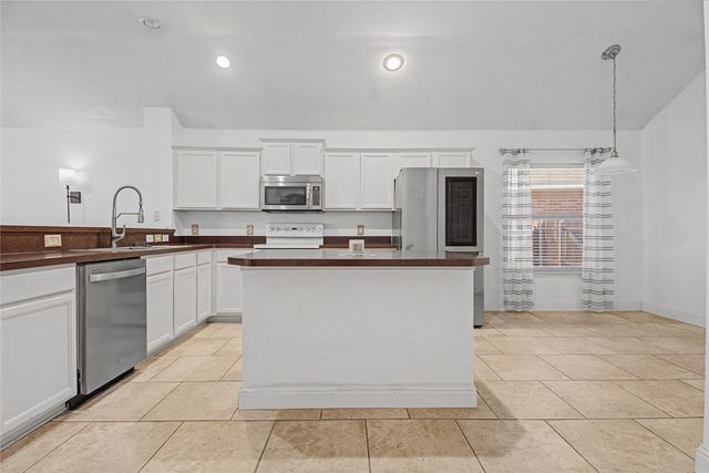 1042 Grimes Drive, Forney, TX 75126