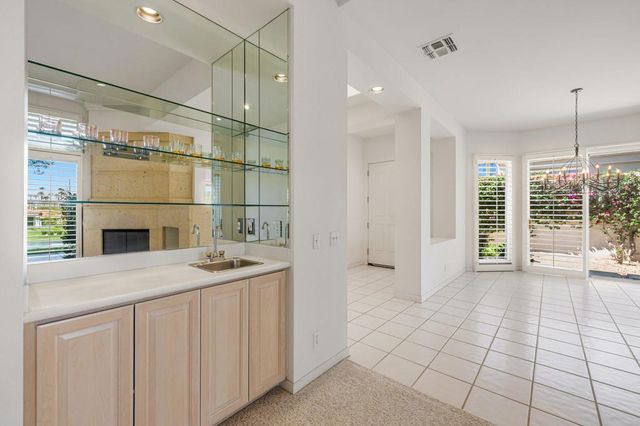 542 Red Arrow Trail, Palm Desert, CA 92211