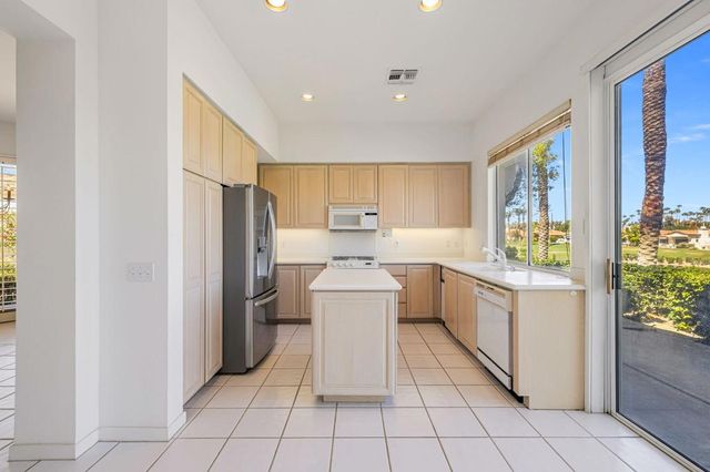 542 Red Arrow Trail, Palm Desert, CA 92211
