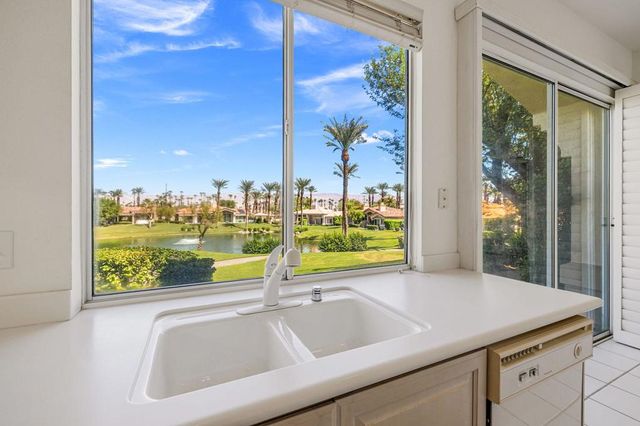 542 Red Arrow Trail, Palm Desert, CA 92211