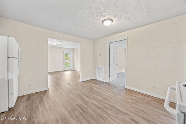 5728 N Broadway St, Knoxville, TN 37918