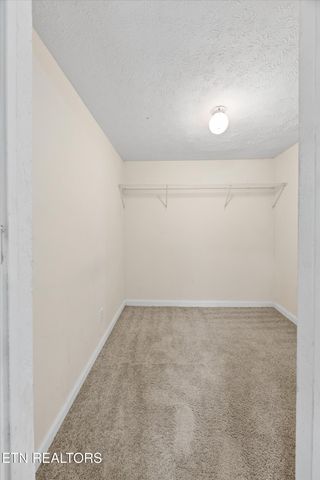 5728 N Broadway St, Knoxville, TN 37918