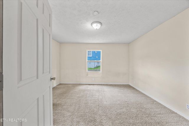 5728 N Broadway St, Knoxville, TN 37918