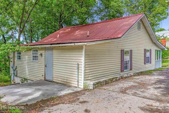 5728 N Broadway St, Knoxville, TN 37918