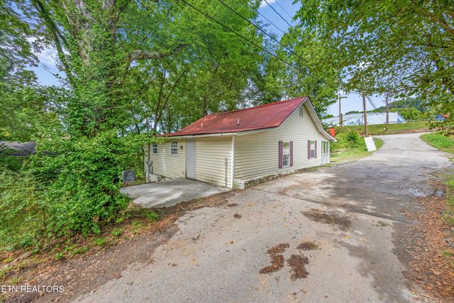 5728 N Broadway St, Knoxville, TN 37918