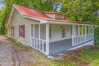 5728 N Broadway St, Knoxville, TN 37918