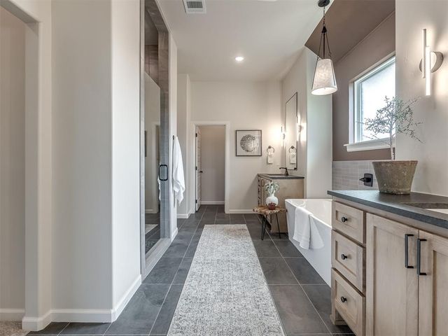 8103 Goldfinch Drive, Guthrie, OK 73044