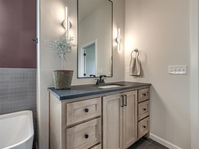 8103 Goldfinch Drive, Guthrie, OK 73044