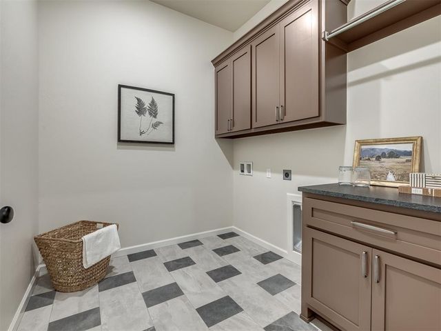 8103 Goldfinch Drive, Guthrie, OK 73044