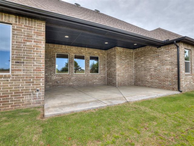 8103 Goldfinch Drive, Guthrie, OK 73044