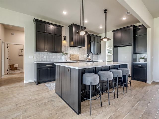 8103 Goldfinch Drive, Guthrie, OK 73044