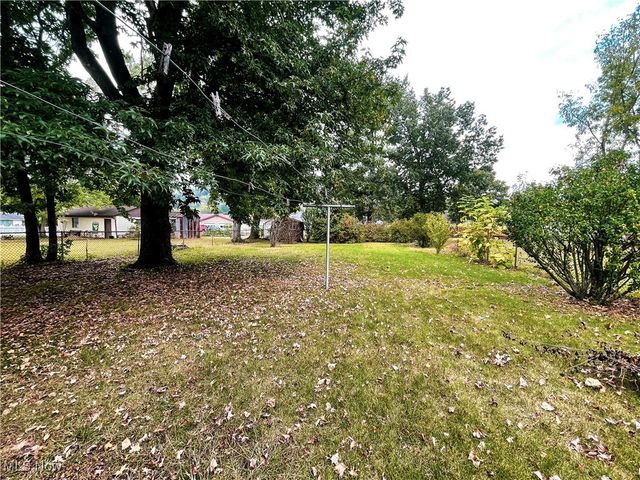 2110 Rockland Avenue, Belpre, OH 45714