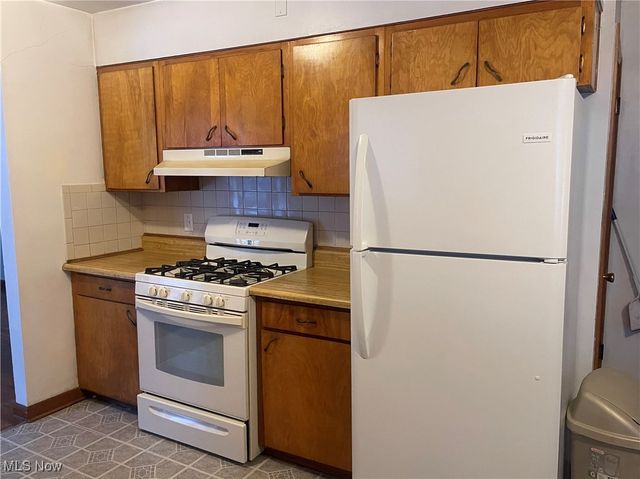 2110 Rockland Avenue, Belpre, OH 45714