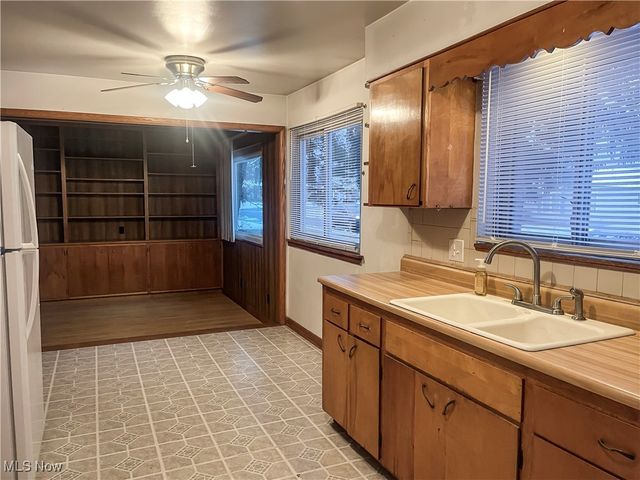 2110 Rockland Avenue, Belpre, OH 45714