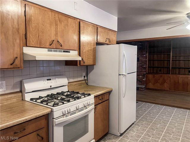 2110 Rockland Avenue, Belpre, OH 45714