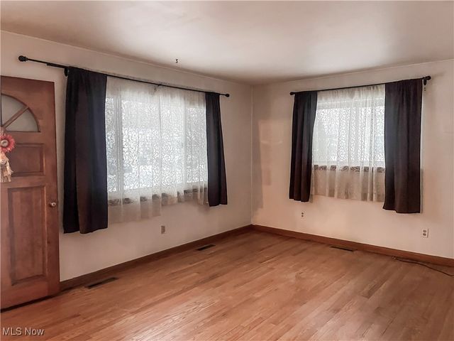 2110 Rockland Avenue, Belpre, OH 45714