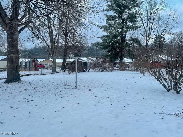 2110 Rockland Avenue, Belpre, OH 45714