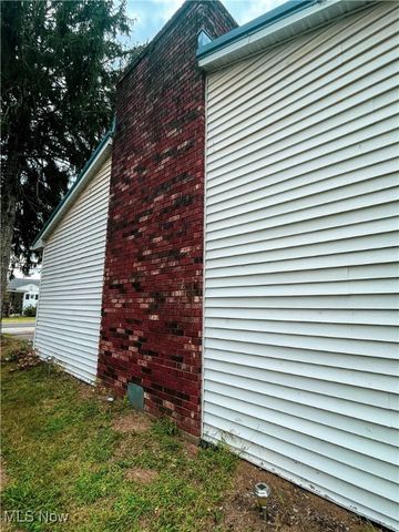 2110 Rockland Avenue, Belpre, OH 45714