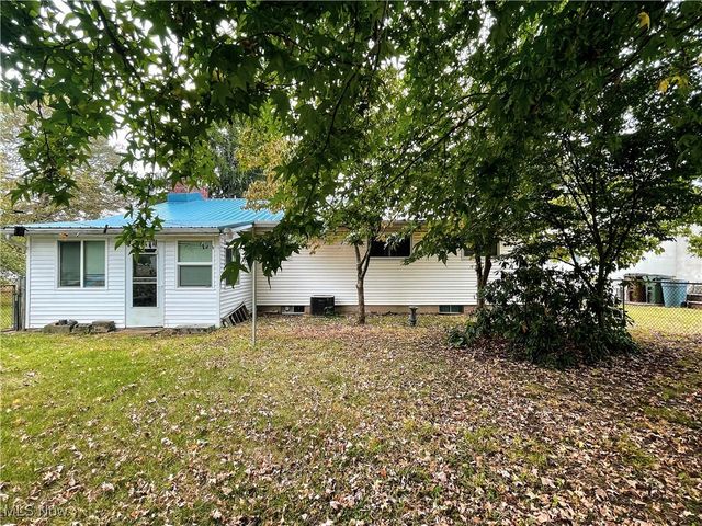 2110 Rockland Avenue, Belpre, OH 45714