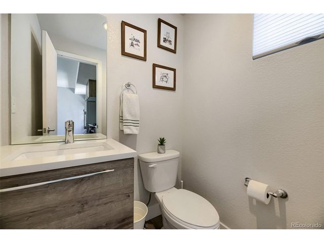 5556 W 10th Pl, Denver, CO 80214