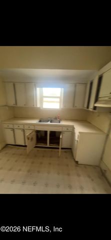 1985 ROWE Avenue, Jacksonville, FL 32208