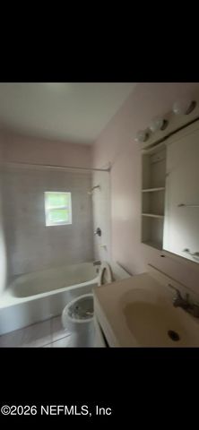 1985 ROWE Avenue, Jacksonville, FL 32208