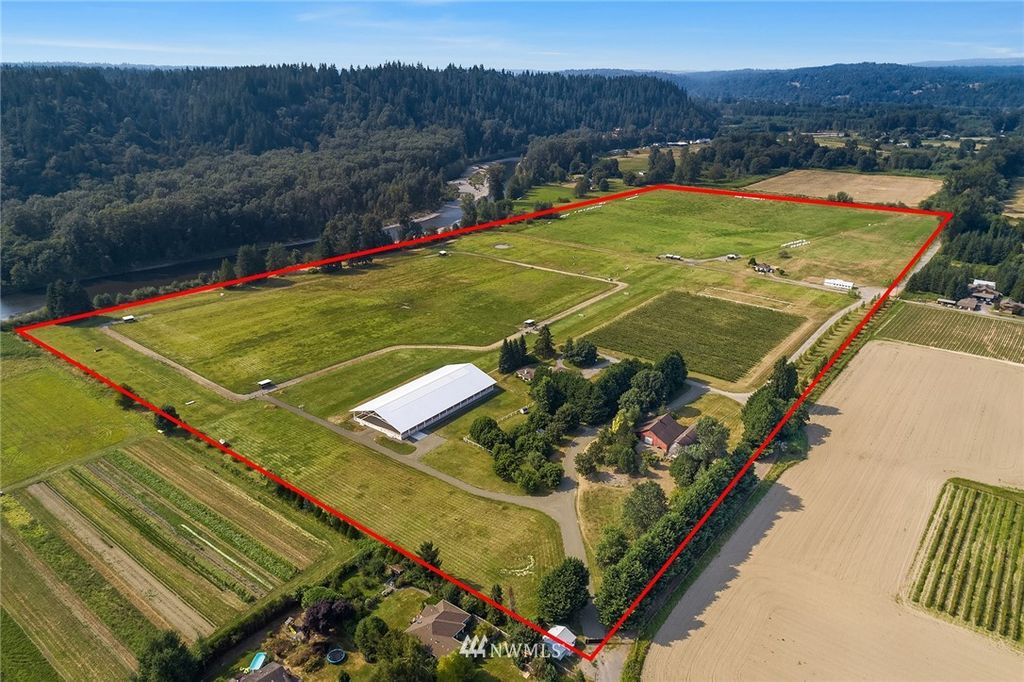 Image 1 of property listing at 5121 316th Avenue NE, Carnation, WA 98014