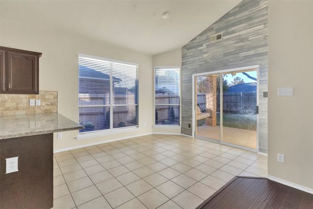 832 Pebblecreek Drive, Burleson, TX 76028