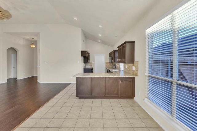 832 Pebblecreek Drive, Burleson, TX 76028