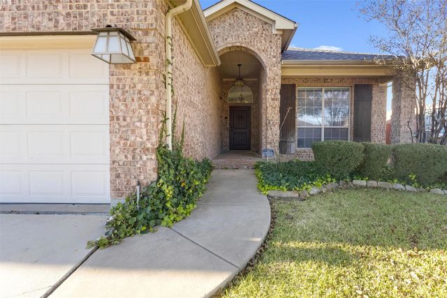 832 Pebblecreek Drive, Burleson, TX 76028