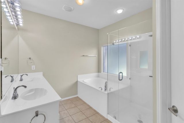 832 Pebblecreek Drive, Burleson, TX 76028