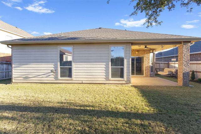 832 Pebblecreek Drive, Burleson, TX 76028