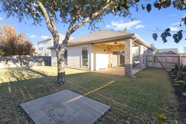 832 Pebblecreek Drive, Burleson, TX 76028