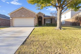 832 Pebblecreek Drive, Burleson, TX 76028