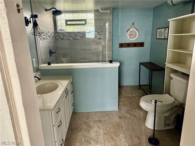 225 29th Street NW, Barberton, OH 44203