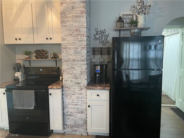 225 29th Street NW, Barberton, OH 44203