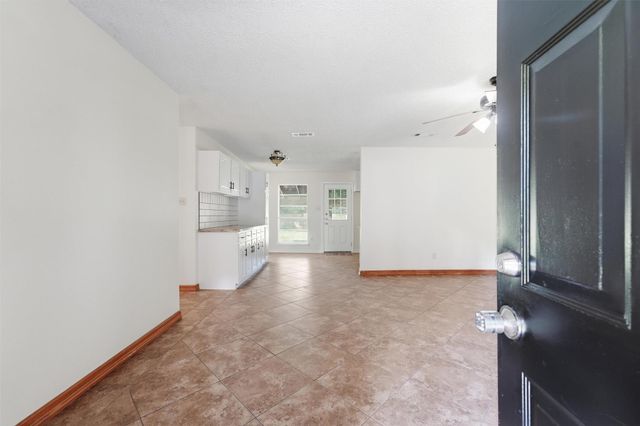 1305 Denison Avenue, Cleveland, TX 77327