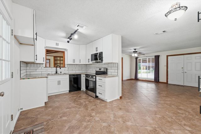 1305 Denison Avenue, Cleveland, TX 77327