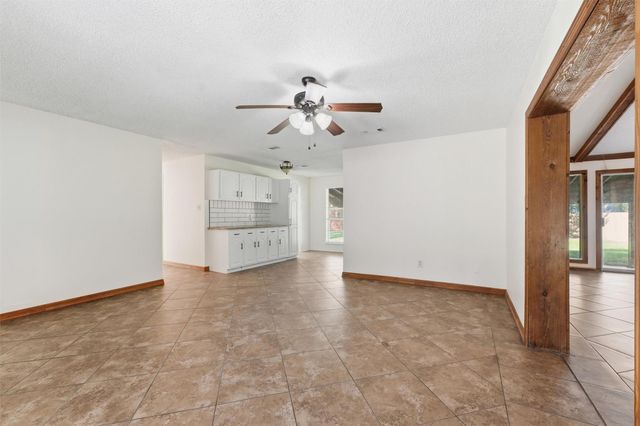 1305 Denison Avenue, Cleveland, TX 77327
