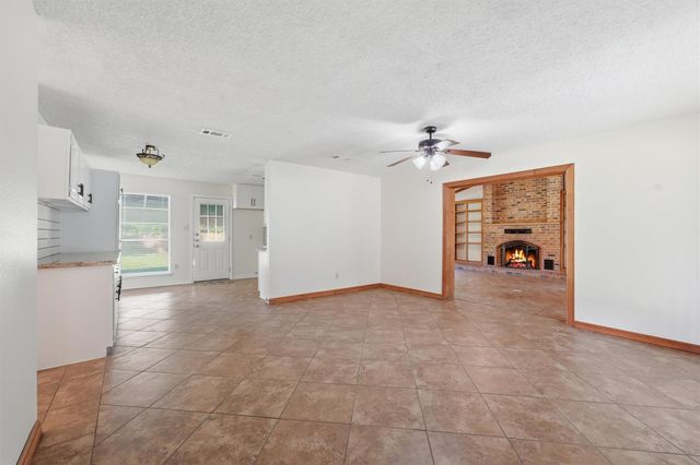 1305 Denison Avenue, Cleveland, TX 77327