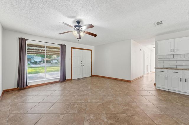 1305 Denison Avenue, Cleveland, TX 77327