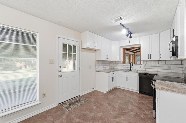 1305 Denison Avenue, Cleveland, TX 77327