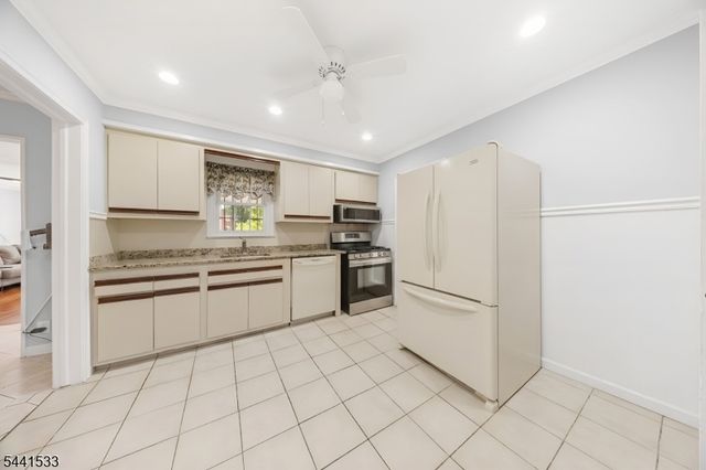 65 Park Ave, North Arlington Boro, NJ 07031