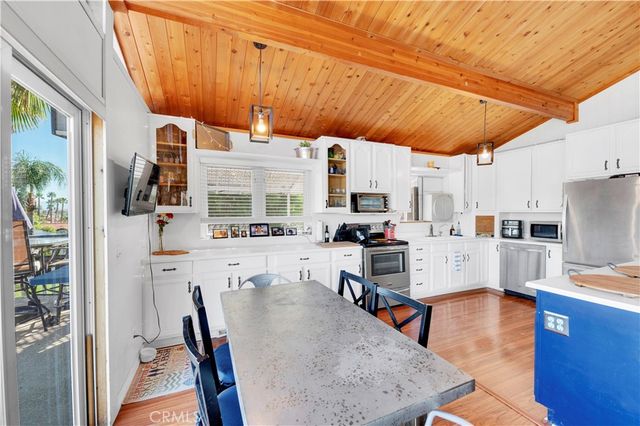 22976 Blue Bird, Canyon Lake, CA 92587