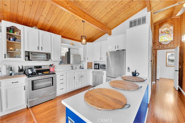 22976 Blue Bird, Canyon Lake, CA 92587