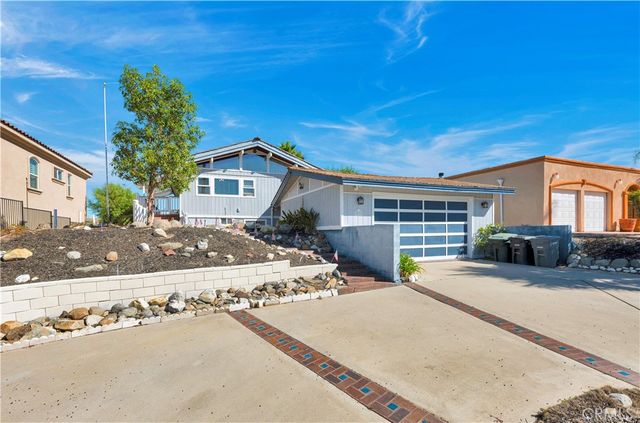 22976 Blue Bird, Canyon Lake, CA 92587