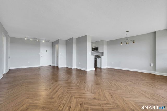 44 Strawberry Hill Avenue 7E, Stamford, CT 06902
