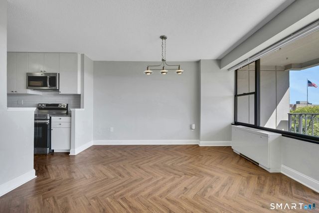 44 Strawberry Hill Avenue 7E, Stamford, CT 06902