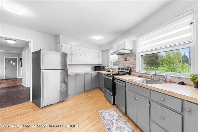 8280 S Dewitt Road, Dewitt, MI 48820