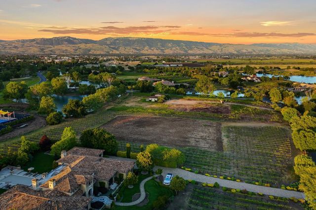 1265 Lions Peak Lane, San Martin, CA 95046
